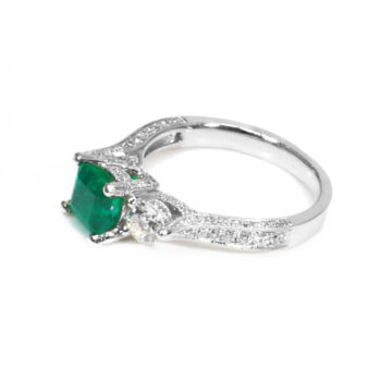 MONARCHY Emerald and Diamonds Ring